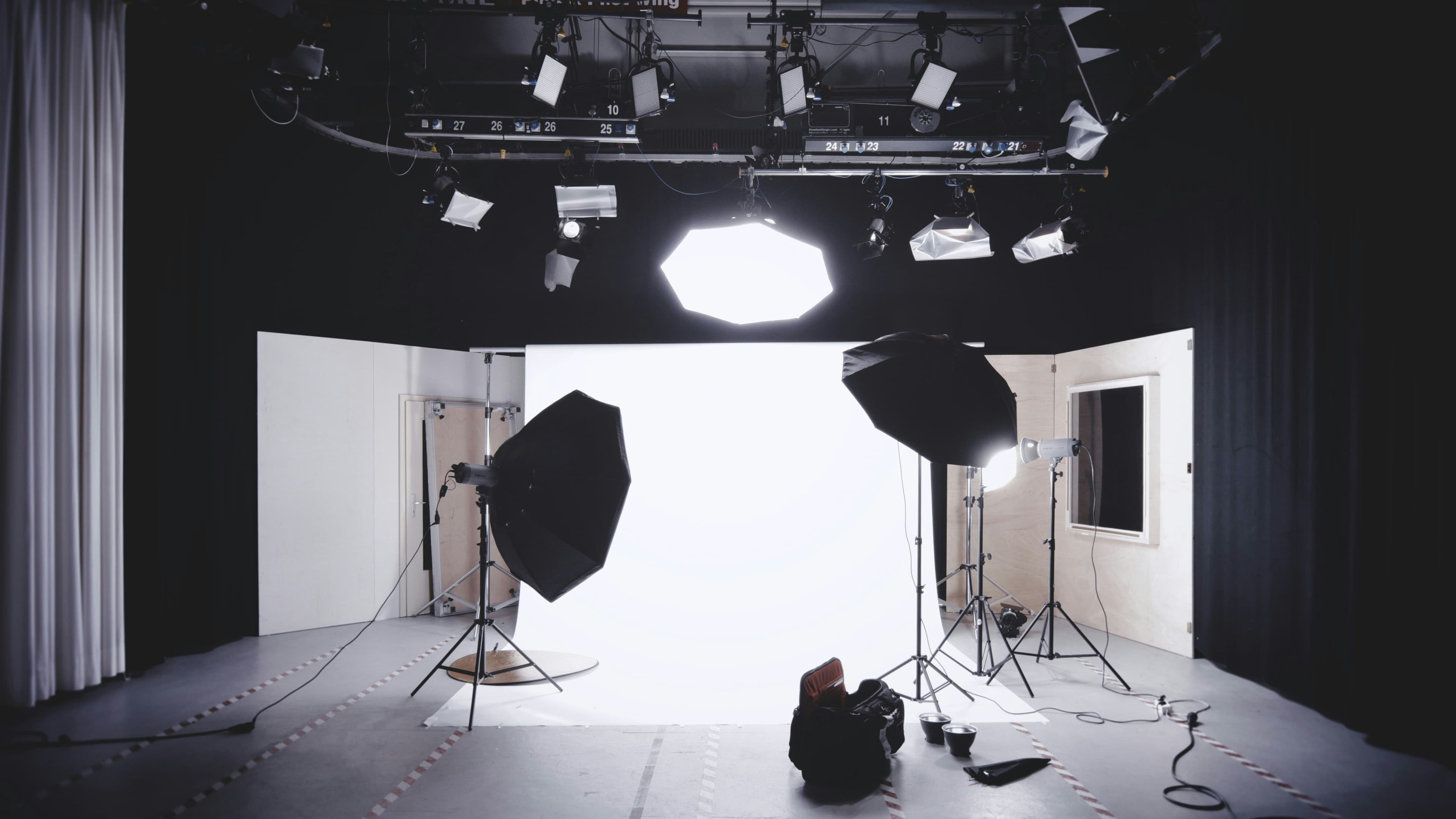 Cover image for AI Headshots vs. Traditional Photography: Which is Right for You?
